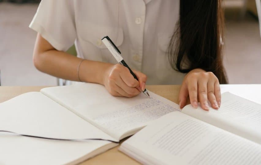 "AI 시대에 손글씨?" 토론토 법대 일부 강의 '노트북 사용 금지'