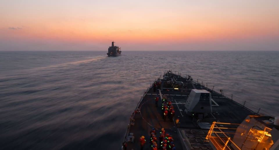 트럼프 “호르무즈 해협 역봉쇄 개시”… 이란과 무관하면 통과