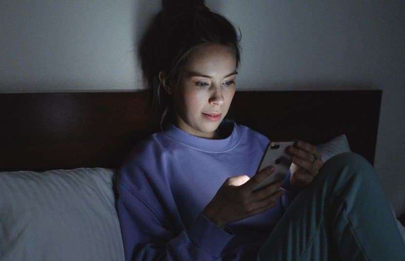 출산율 급락의 주범은 스마트폰? … 美 연구진이 밝힌 충격적 원인