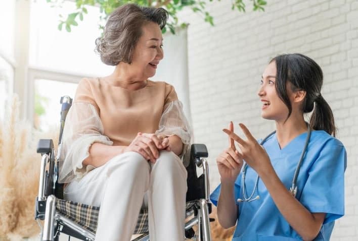 온타리오 17개 요양원 900만 달러 지원… 치매 간호 개선