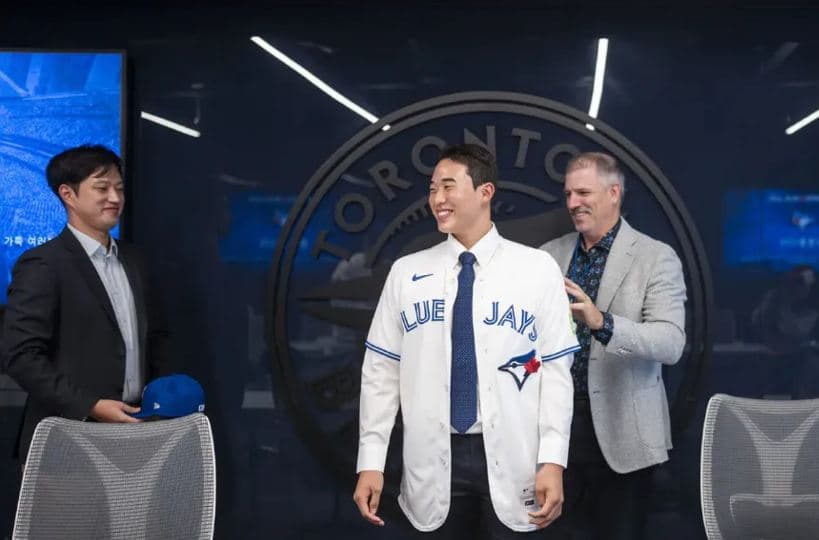 장충고 투수 우완 권시우, MLB 토론토 블루제이스 입단