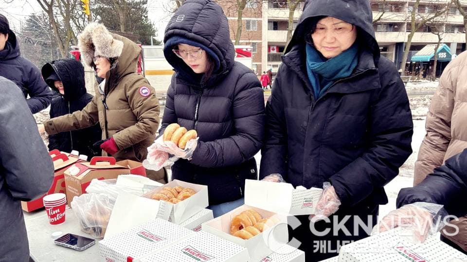 토론토 소금과빛 염광교회, 노숙자들과 함께한 '따뜻한 대화와 나눔'