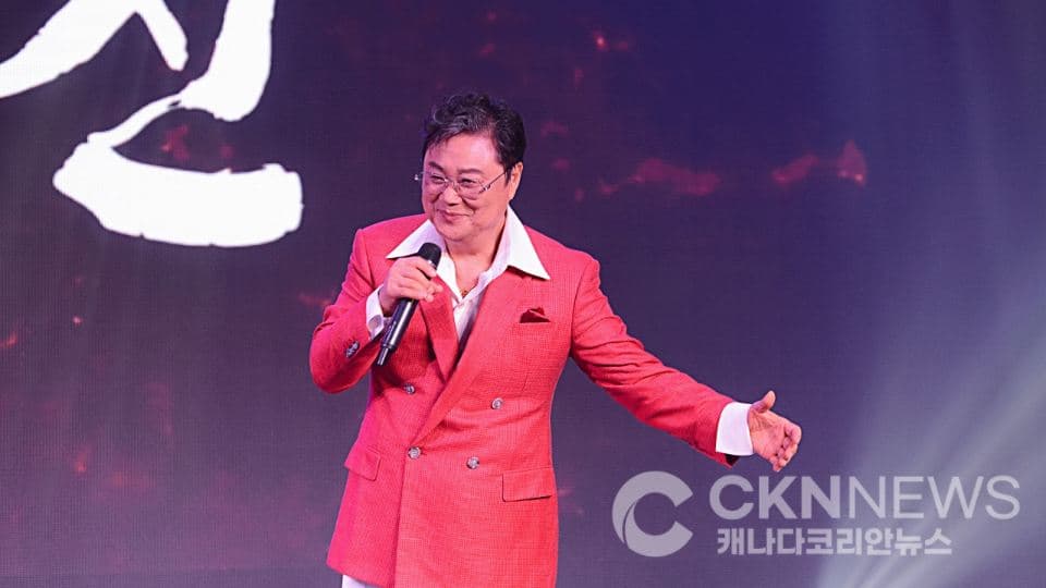 '영원한 오빠' 남진, 토론토 힐링콘서트 성료 … 감동과 웃음의 무대