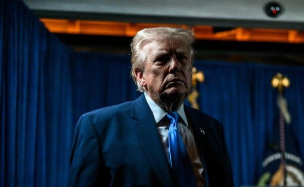 트럼프 “중국과 거래하면 100% 관세” … 카니 총리 겨냥 강력 경고