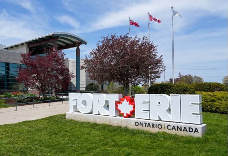 "길 헤매다가 국경 검문에 털컥" … 여권·카드 위조 일당 3명 검거