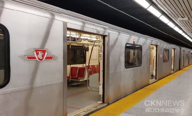 TTC 2호선 ‘기름 유출’ 사고… 금요일 출근길 지하철 마비