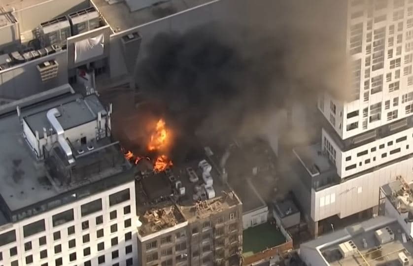 토론토 다운타운 빌딩 옥상 가스통 폭발 화재(영상 포함)